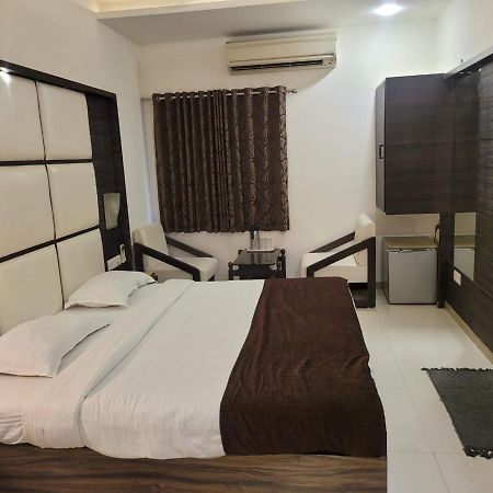 Golden Plaza Otel Amhedabad Dış mekan fotoğraf