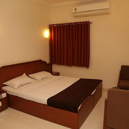 Golden Plaza Otel Amhedabad Dış mekan fotoğraf
