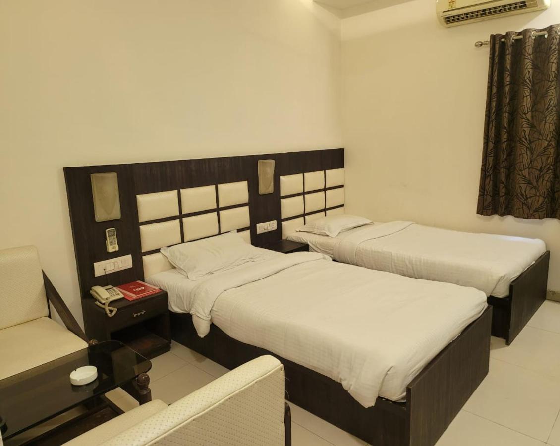 Golden Plaza Otel Amhedabad Dış mekan fotoğraf
