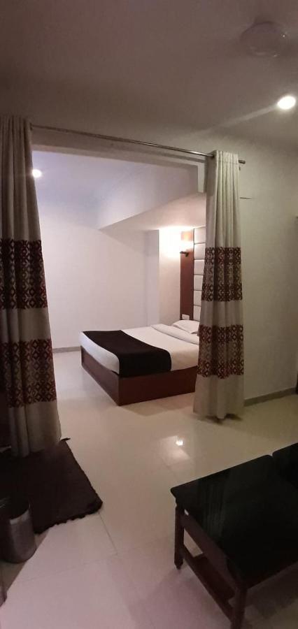 Golden Plaza Otel Amhedabad Dış mekan fotoğraf