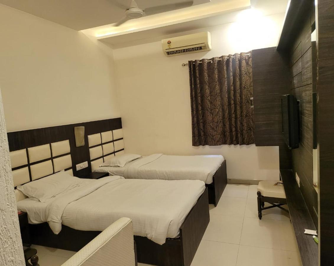 Golden Plaza Otel Amhedabad Dış mekan fotoğraf