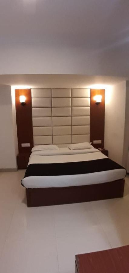 Golden Plaza Otel Amhedabad Dış mekan fotoğraf