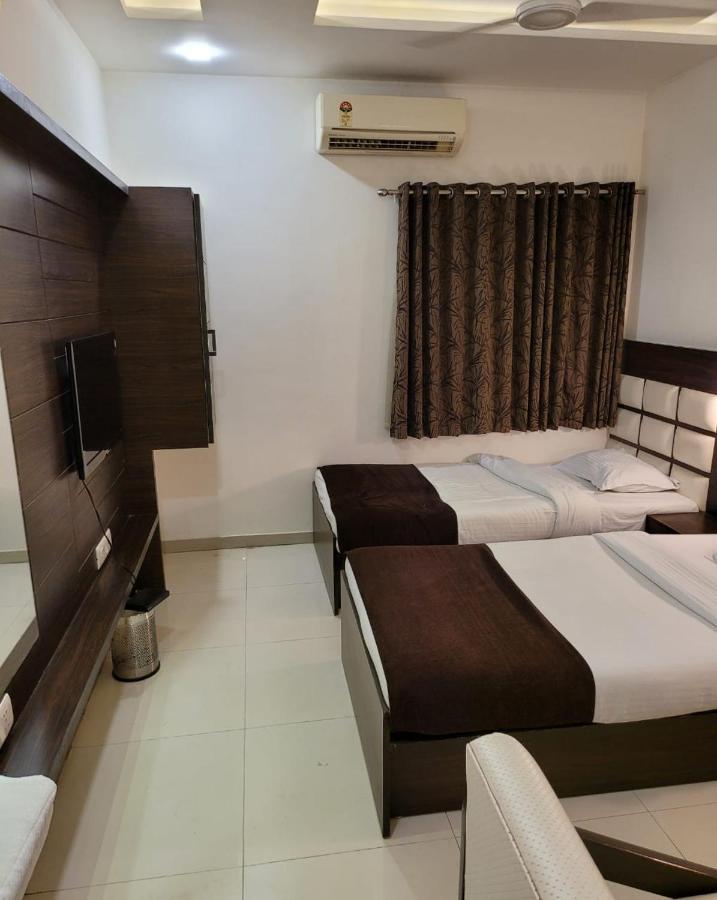 Golden Plaza Otel Amhedabad Dış mekan fotoğraf