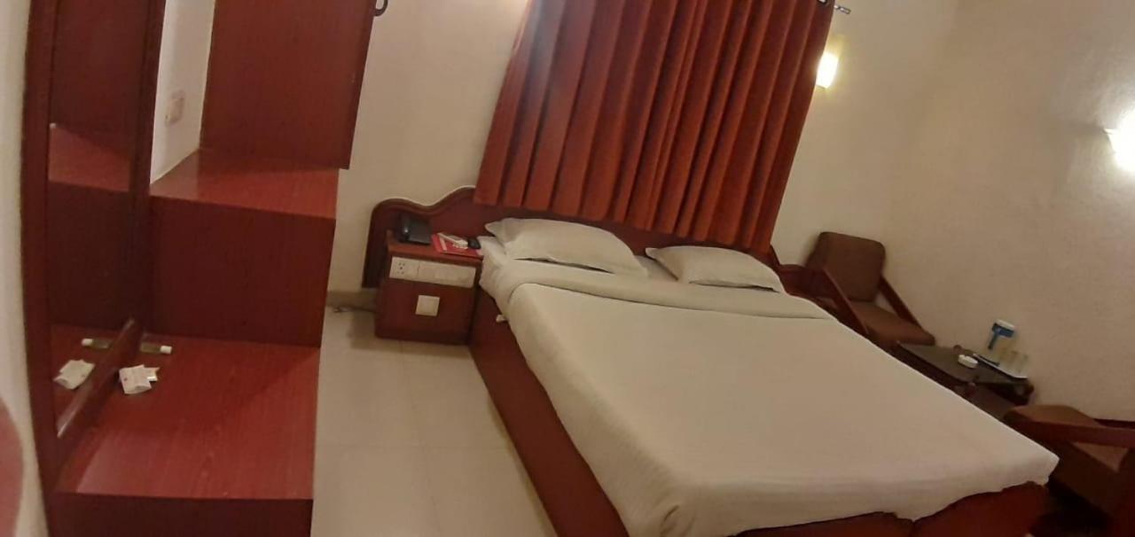 Golden Plaza Otel Amhedabad Dış mekan fotoğraf