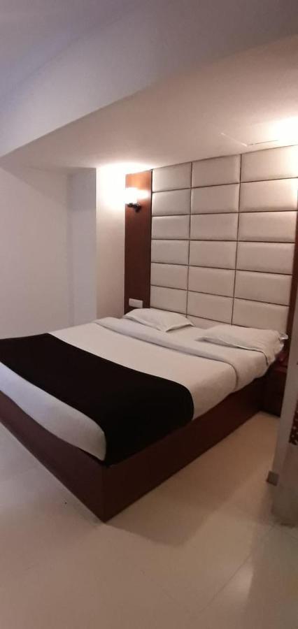 Golden Plaza Otel Amhedabad Dış mekan fotoğraf