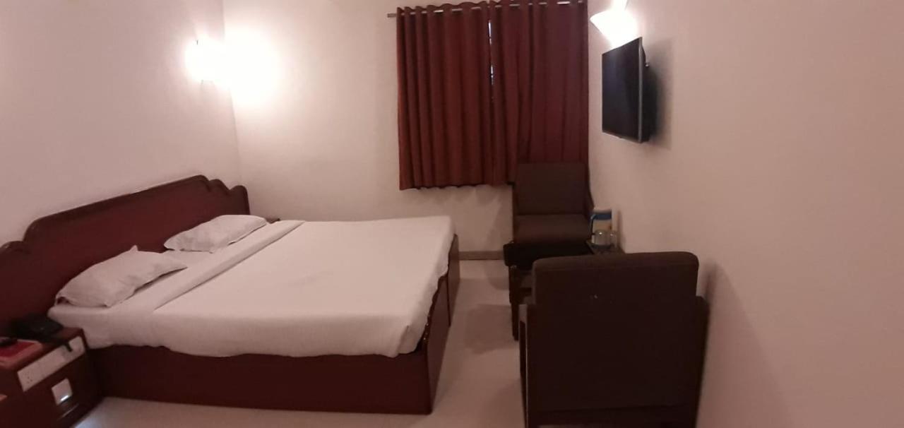 Golden Plaza Otel Amhedabad Dış mekan fotoğraf