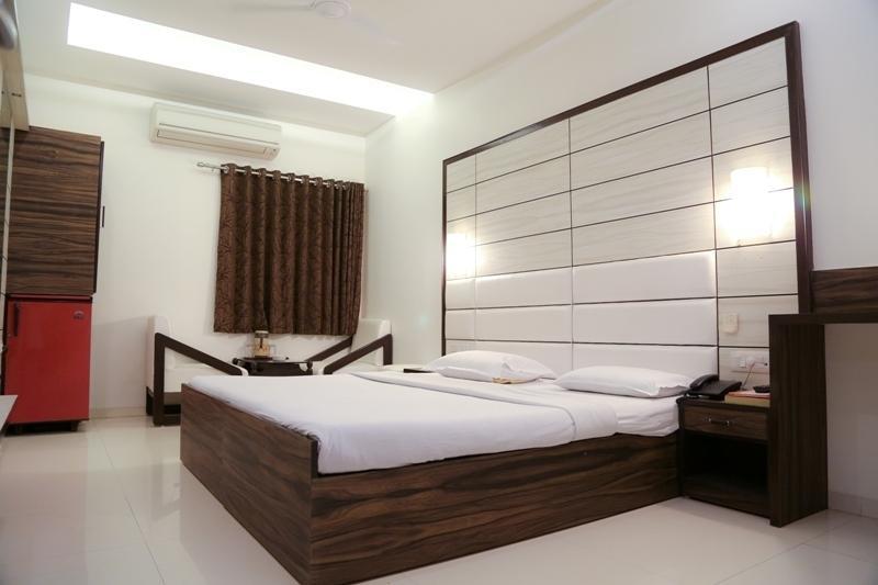 Golden Plaza Otel Amhedabad Oda fotoğraf