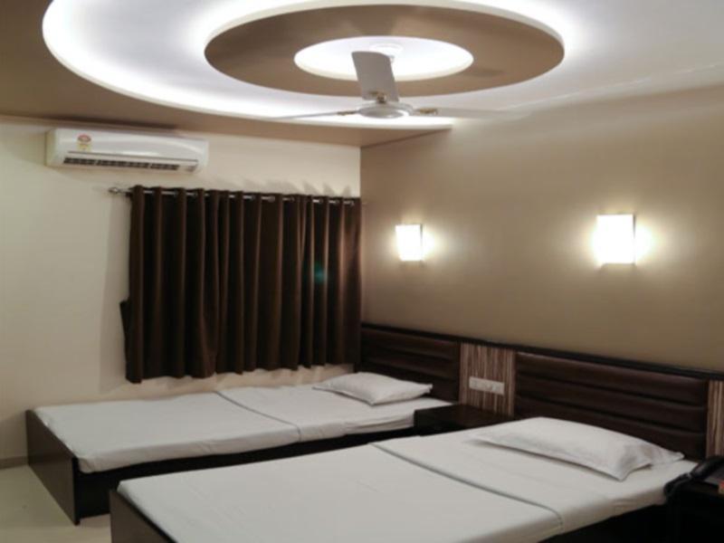 Golden Plaza Otel Amhedabad Dış mekan fotoğraf