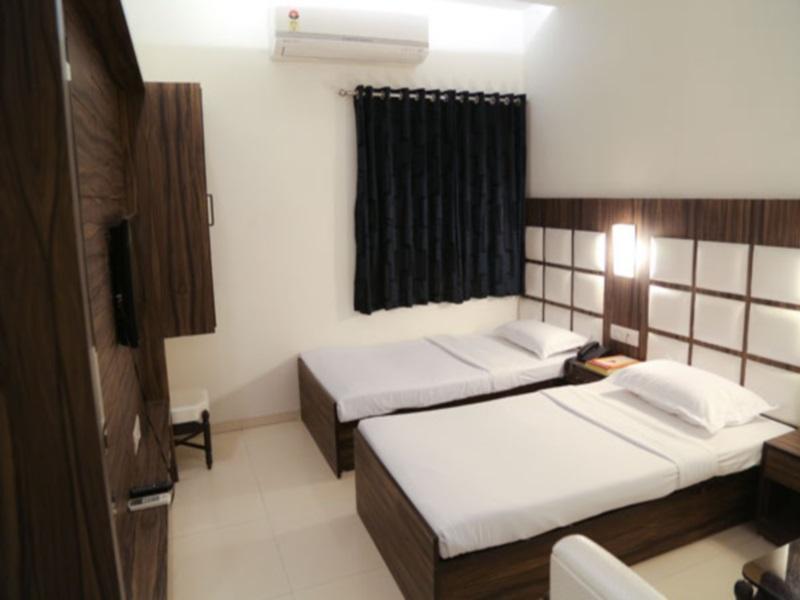 Golden Plaza Otel Amhedabad Dış mekan fotoğraf