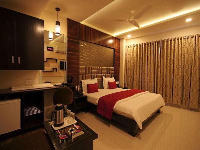 Golden Plaza Otel Amhedabad Dış mekan fotoğraf
