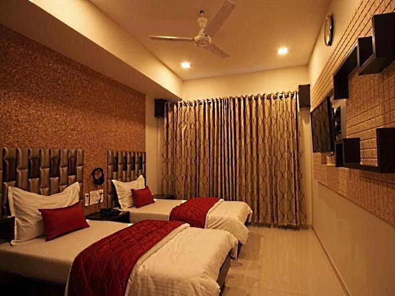 Golden Plaza Otel Amhedabad Dış mekan fotoğraf